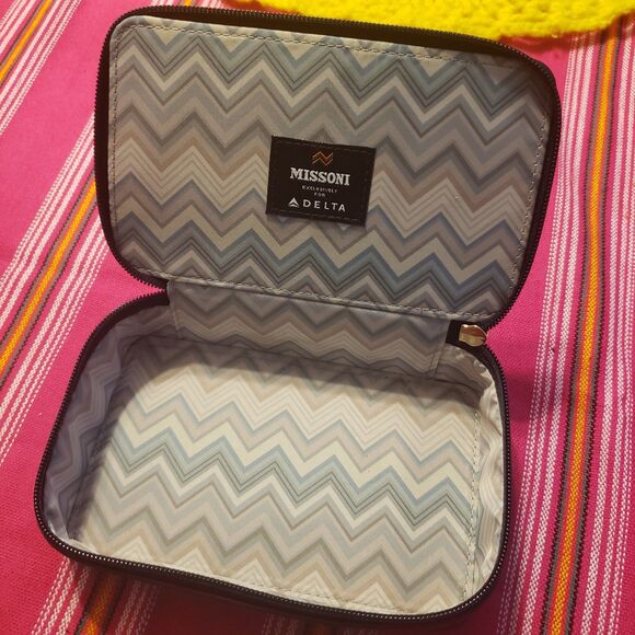 Missoni-Delta Airlines Small Toiletry Case Travel/Vacation/Business Trips - Picture 2 of 3